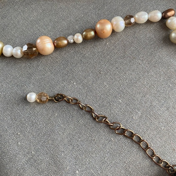 Natural pearl and Swarovski crystal triple strand necklace with gold leaf - Picture 9 of 10